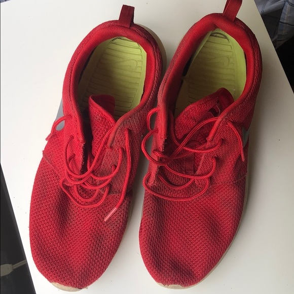Red Nike Roshe’s - Picture 2 of 5